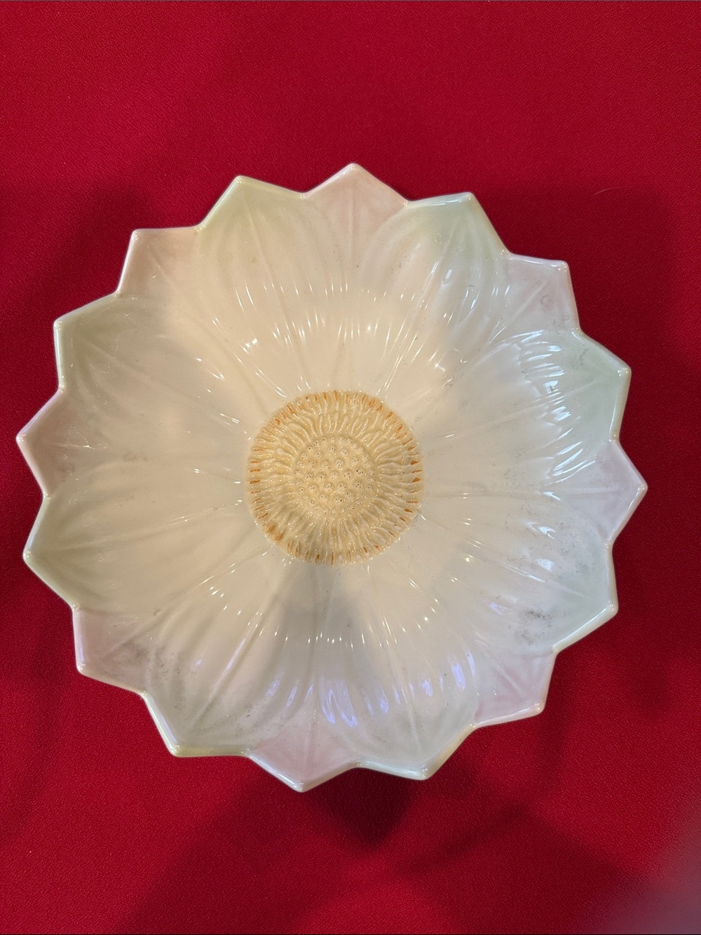 Lenox Cream and Gold Sunflower Serving Bowl
Garden splendor collection